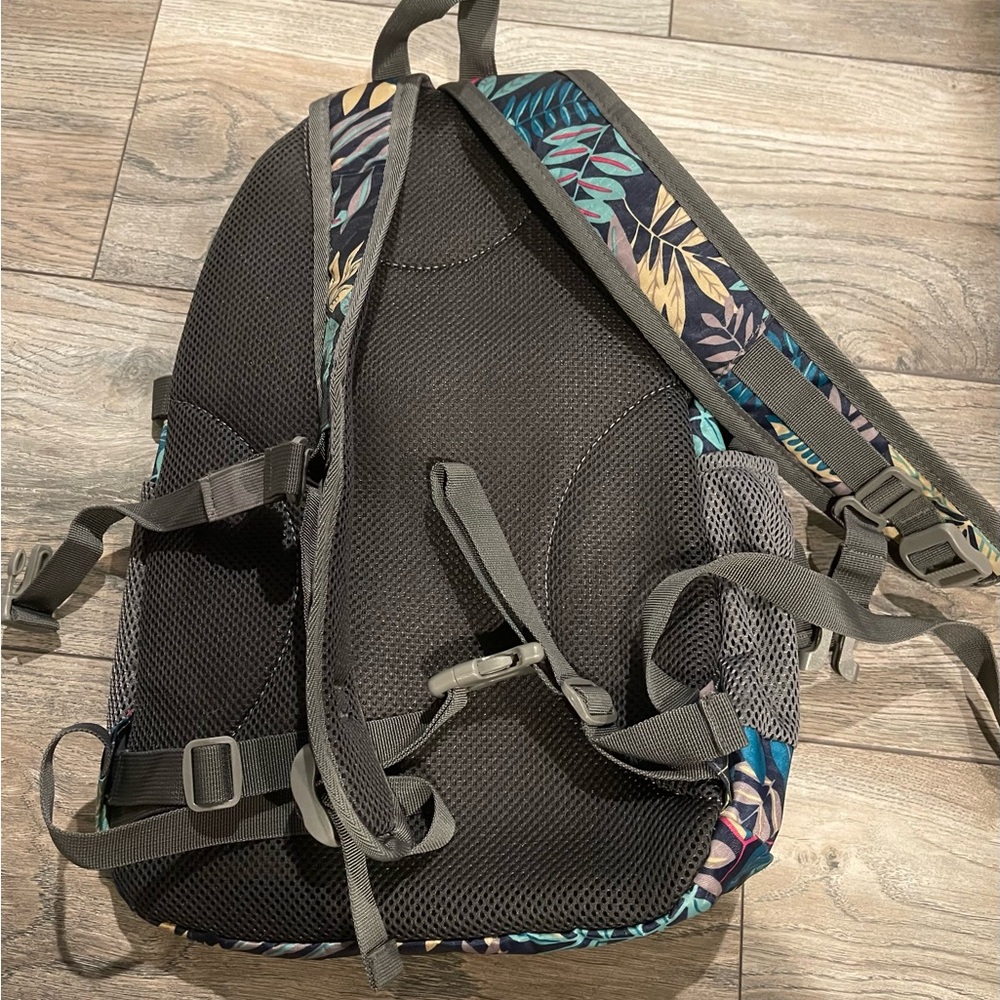 Colorful Leaf Print Backpack - Picture 2 of 3